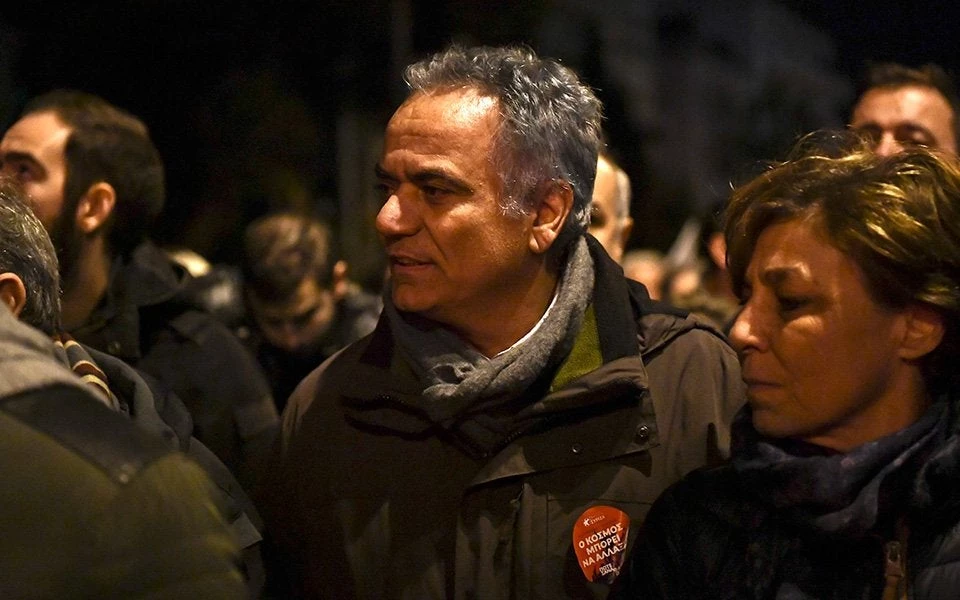 Η πορεία στο πολυτεχνείο μετατράπηκε σε αγώνα μάχης – Μάχη ΣΥΡΙΖΑ με συμμετέχοντες στην πορεία